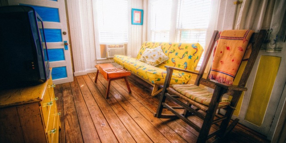 Intérieur de maison en bois.