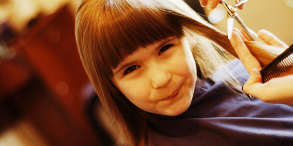 Enfant chez le coiffeur
