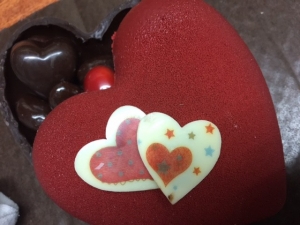 Boite chocolats en forme de cœur.