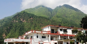 Vue de l'Himalaya depuis un village.